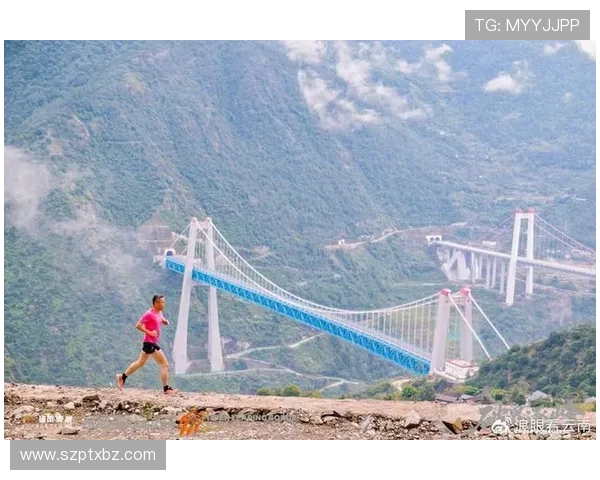 2025虎跳峡极限越野赛激情开跑 云南迪庆迎来体育盛事